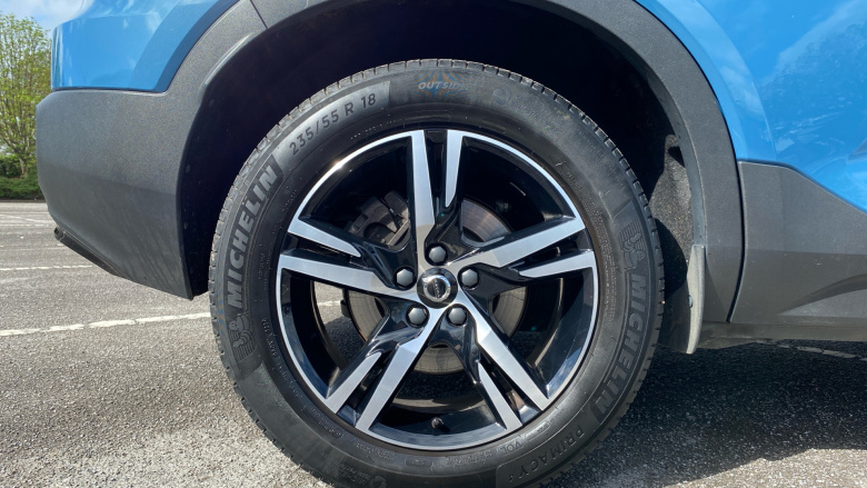 Volvo Xc40 2.0 B4P Plus Dark 5dr AWD Auto Petrol Estate